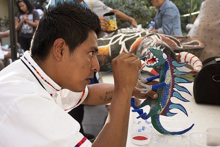 Secretaría de Cultura, Cristina Faesler; el coordinador del Museo Morelense de Arte Popular, Enrique Rodríguez; y el director de Exposiciones, Víctor Alemán
