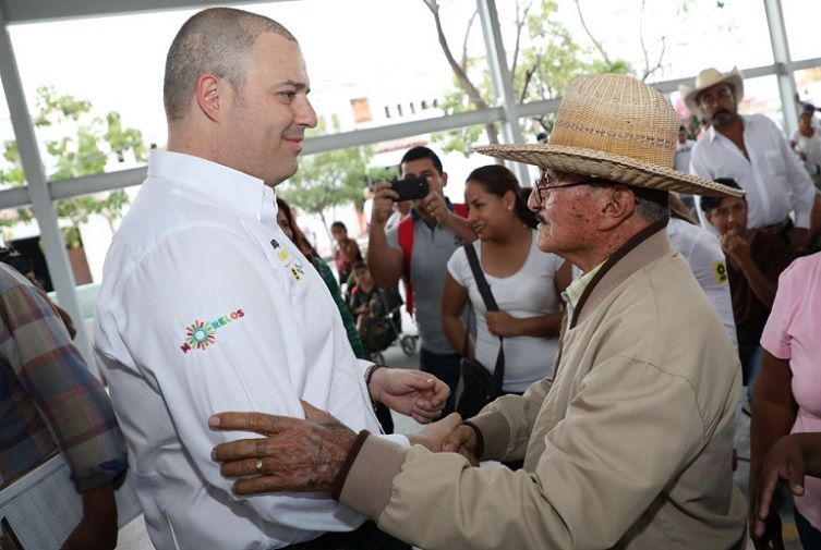 En el Partido de la Revolución Democrática no nos gusta sólo el discurso, sino pasar de las palabras a los hechos y en los últimos años lo hemos logrado con los apoyos a sectores