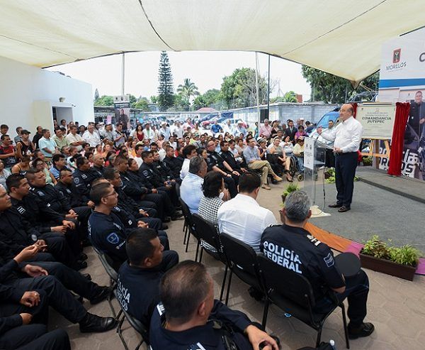 Al entregar la rehabilitación de la Comandancia Jiutepec de la Policía Morelos, el gobernador Graco Ramírez afirmó que hoy en estado tiene mejores condiciones de seguridad, producto del esfuerzo compartido entre los ciudadanos y el gobierno