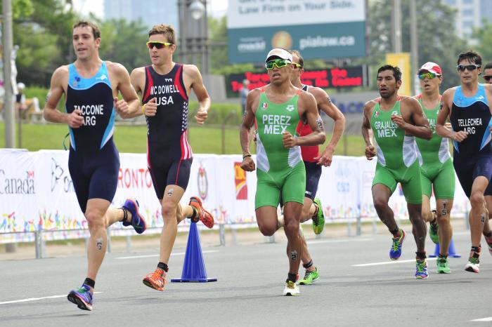 Conforme con los criterios establecidos, Claudia Rivas Vega y Crisanto Grajales Valencia obtuvieron su lugar al finalizar el 2017 con la mejor posición en la clasificación de la serie Mundial de Triatlón (WTS)