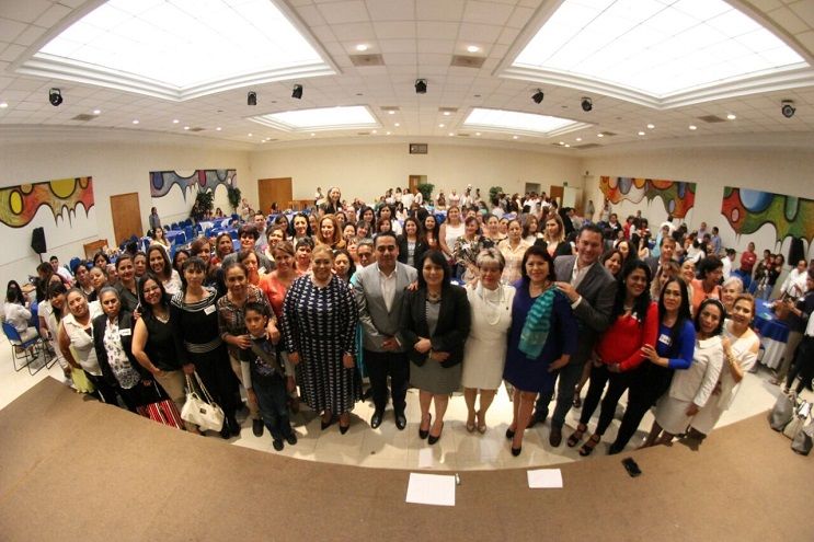 la diputada Norma Alicia Popoca Sotelo, presidenta de dicha Comisión, dijo que este 2018 será necesario “enfocarnos a vigilar que lo plasmado en la ley se lleve al terreno de los hechos; es decir, la paridad en todos los órdenes del sector público y comenzar a gestionar también los puestos y cargos directivos en el sector privado