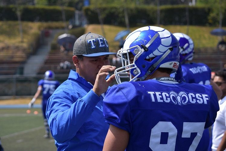 Ya para finalizar la primera mitad del encuentro una intercepción de Emilio Galván y dejar el marcador
