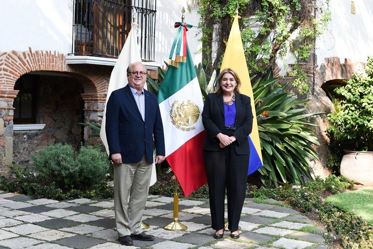 el gobernador Graco Ramírez y la Embajadora de Colombia en México, Patricia Cárdenas, en una reunión de trabajo en la Residencia Oficial del Poder Ejecutivo de Morelos