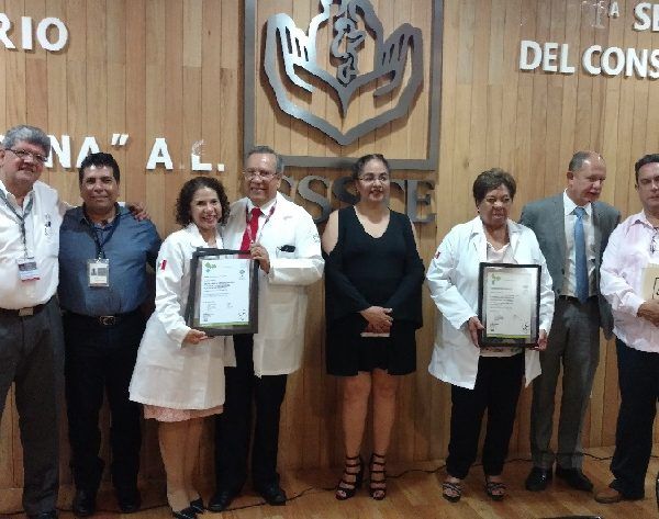 El Certificado lo recibió el Subdirector Médico del Hospital Regional, Dr. Mario Balbuena Basurto, quien explicó que el servicio de Banco de Sangre desarrolló las acciones necesarias a fin de implementar el Sistema de Gestión de Calidad, el 18 de agosto de 2017, lo que redundaría en la obtención de la citada Certificación