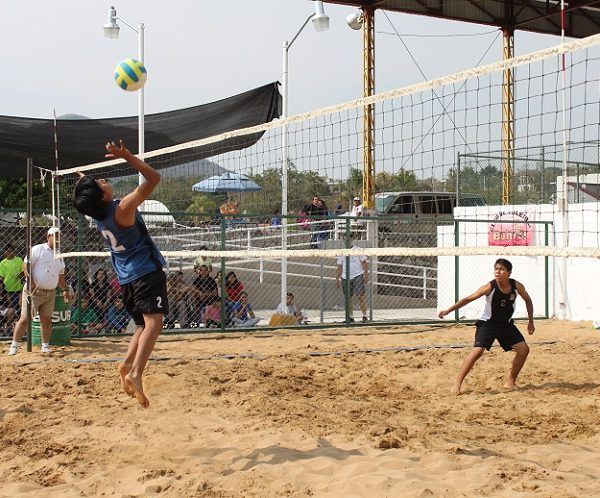 La dupla de morelenses prácticamente definió la serie porque desde el primer día de competencias entró con todo para superar a las selecciones de Guerrero -en dos sets- y de la Ciudad de México bajo tremenda la lluvia, que no impidió alcanzar la victoria e ir cimentando el pase a la fase final de esta modalidad