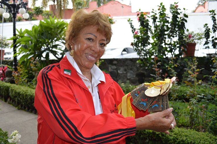 Regresó de una competencia nacional con diez preseas ganadas con mucho orgullo en varias pruebas, una de las más valiosas fue en los Juegos Nacionales del INAPAM, realizados en la Ciudad de México, en la piscina del Seguro Social Eduardo Molina, donde destacó el trabajo realizado por Karla Liliana, directora del INAPAM