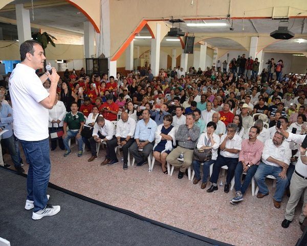 integrantes del grupo de festejos patronales, realizó un ritual al candidato Cuauhtémoc Blanco, para alejarlo -dijeron- de las malas vibras