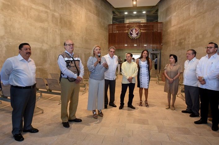 Reconoció la participación de los estudiantes de la Facultad de Arquitectura de la Universidad Autónoma del Estado de Morelos (UAEM), que llevaron a cabo el diseño del edificio, cumpliendo con los requerimientos del Sistema de Justicia Penal; e informó que, a través de la Iniciativa Mérida, el edificio será equipado con la más alta tecnología