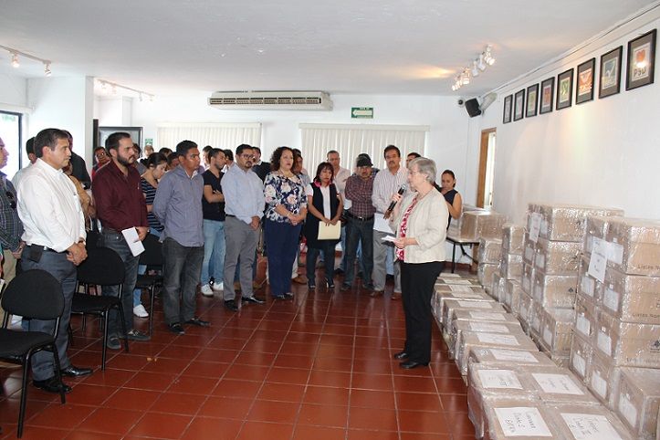 el consejero electoral Alfredo Javier Arias Casas, presidente de la Comisión de Organización y Partidos Políticos, durante la entrega de las Listas Nominales de Electores Definitivas con Fotografía, a los 37 candidatos independientes a los cargos de gobernador, diputados locales y alcaldes; así como a los partidos políticos con registro local como Socialdemócrata y Humanista