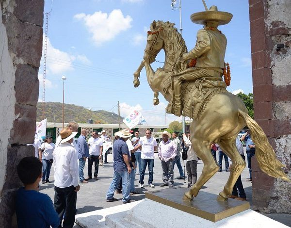Así lo expresó, tras sostener un encuentro con productores, ganaderos y ejidatarios de la región oriente en el municipio de Ciudad Ayala, quienes señalaron que es la única persona que dará un verdadero impulso al desarrollo del estado