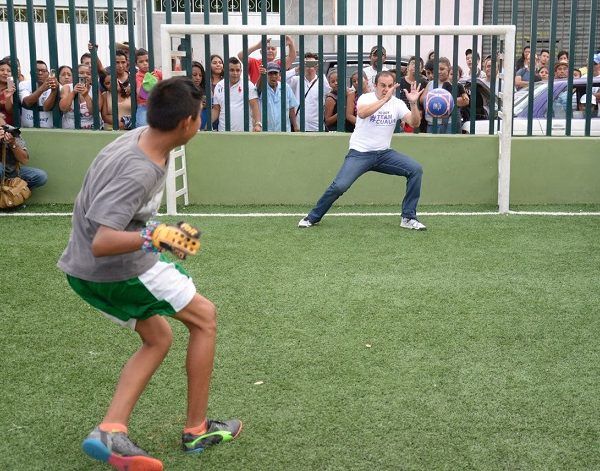 Al sostener una reunión con ejidatarios de Xochitepec, Coatetelco y Coatlán del Río, aseveró que la gente necesita semillas y fertilizantes para ser más competitivos, por lo que ésta será una de sus prioridades una vez que gane la elección del próximo primero de julio