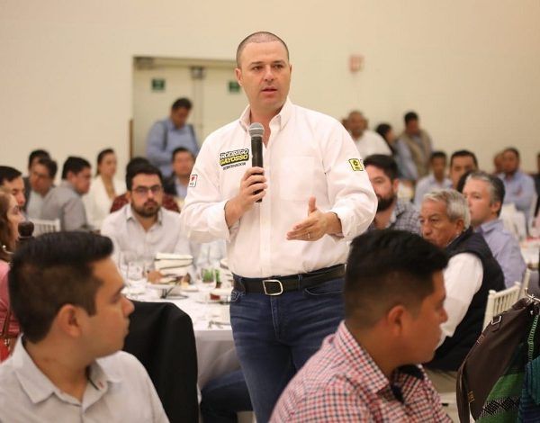 Así lo dio a conocer durante una reunión con el Colegio de Ingenieros y Arquitectos, que brindaron su respaldo a la coalición “Juntos por Morelos” al contar con propuestas serias para la transformación de la entidad