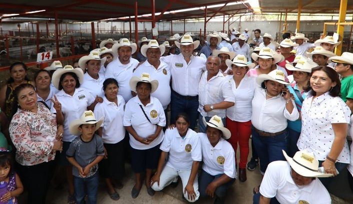 Tras reconocer el arduo trabajo de hombres y mujeres del sistema producto ovino, el candidato a la gubernatura de Morelos por el PRD-PSD subrayó que en Morelos se hará respetar el esfuerzo y el patrimonio de las familias que con mucho esfuerzo sacan adelante a sus familias por lo que se reforzará la seguridad con la participación de los ciudadanos y ciudadanas de Morelos