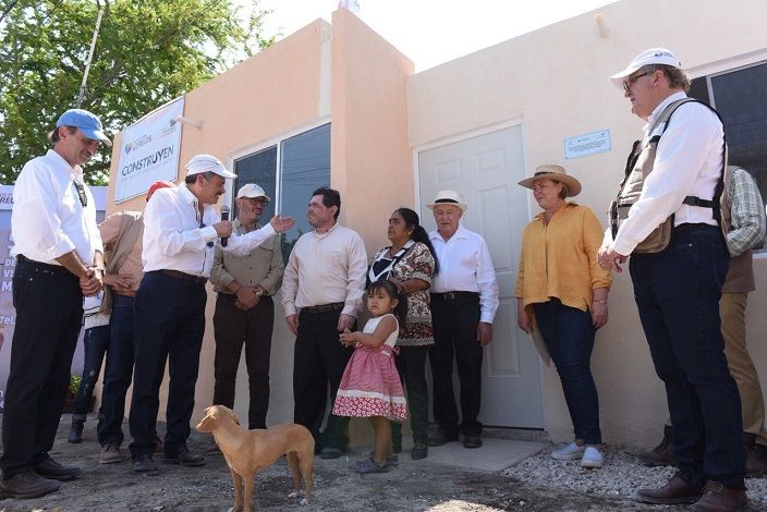 Supervisaron la terminación de la reconstrucción del Jardín de Niños "Lago de Cuitzeo", que tuvo daño total, y el avance en la escuela primaria "Gral. Emiliano Zapata", que sufrió la destrucción total de cuatro de sus seis aulas y la dirección; el inicio de la construcción de un templo; y anunciaron la intervención de la plaza principal y la edificación de un centro de convivencia social