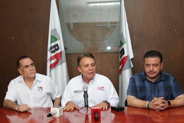 Exigió al Gobierno del Estado ni intervenga en el proceso y entregue los recursos que requiere el IMPEPAC para garantizar la realización de las elecciones el próximo primero de julio. Demandó al Congreso Local hacer cumplir la asignación de los recursos necesarios para los órgano electorales en la entidad, tal y como se tenía programado presupuestalmente