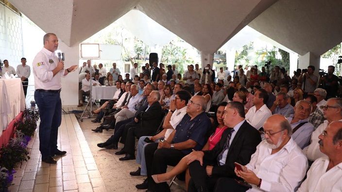 Señaló que es el único candidato que creó un plan de trabajo con la participación de más de 284 especialistas en 21 mesas temáticas, en donde los ciudadanos dieron a conocer sus propuestas para transformar a Morelos en el ámbito deportivo, educativo, de salud, campo, seguridad, transporte, turismo, desarrollo económico y social, entre otros más
