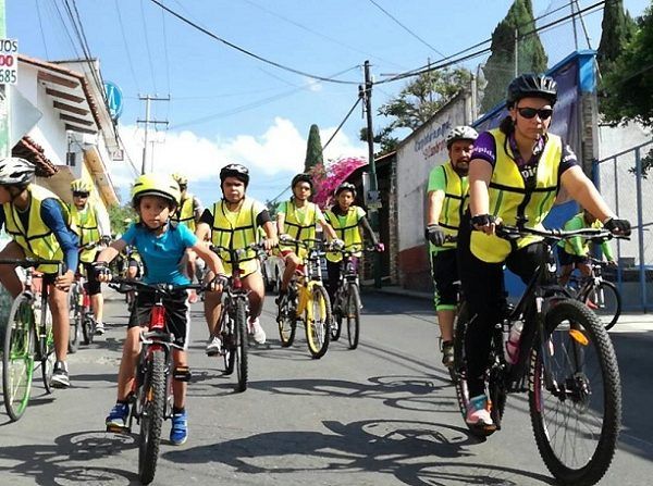 Fueron cerca de ocho kilómetros los que recorrieron y en donde se buscó llamar la atención de los transeúntes sobre la necesidad de compartir el espacio público a través del uso de un medio transporte limpio como la bicicleta, que contribuye a la gestión ambiental y beneficia la salud