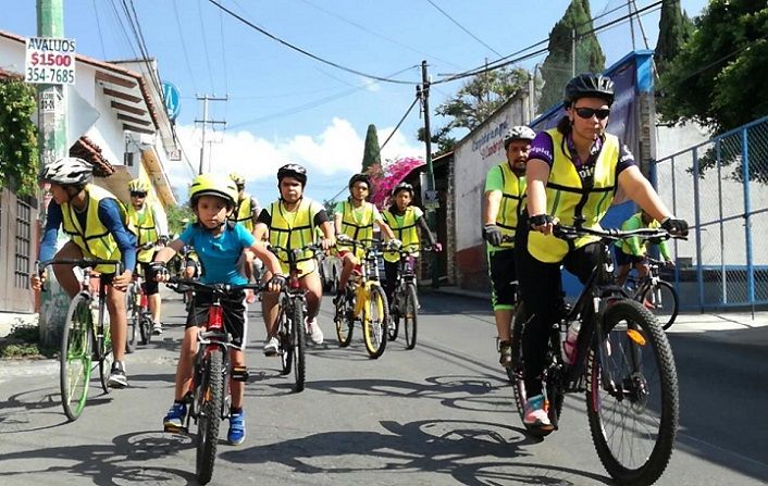 Fueron cerca de ocho kilómetros los que recorrieron y en donde se buscó llamar la atención de los transeúntes sobre la necesidad de compartir el espacio público a través del uso de un medio transporte limpio como la bicicleta, que contribuye a la gestión ambiental y beneficia la salud