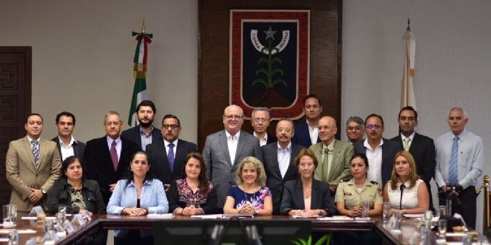 Reconoció el trabajo de las instituciones del Sector Salud (Secretaría de Salud, IMSS, ISSSTE y SEDENA) en la atención de la población afectada por el sismo del pasado 19 de septiembre; y las acciones emprendidas para recuperar la infraestructura dañada por el fenómeno