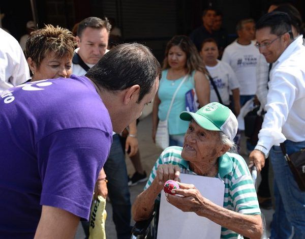 Escuelas de fútbol pero sin cobrar, que pague el gobierno a los profesores, ese es un proyecto que tengo, que pague el gobierno a los profesores y los chavos se dediquen a entrenar nada más