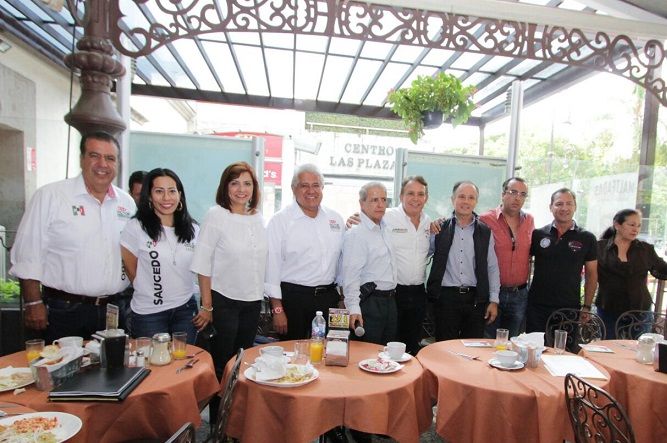 Acompañado por la formula a la alcaldía de Cuernavaca que encabeza Víctor Saucedo Perdomo y Gabriela Gómez Orihuela, el candidato Meade detalló, que como parte de ese proyecto, se instalarán Centros Emprendedores, rurales y urbanos, en los que se crearán nuevas empresas morelenses a partir de modelos de campaña cooperativas para el desarrollo que den empleo a un gran número de morelenses