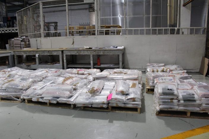 Desde temprana hora del jueves, la consejera electoral Isabel Guadarrama Bustamante, así como el consejero Alfredo Javier Arias; en compañía del secretario Ejecutivo, Jaime Sotelo Chávez; y del Director de Administración y Financiamiento, Jaime Fuentes Pérez; y de los representantes de los partidos políticos de la Revolución Democrática (PRD), de Socialdemócrata de Morelos (PSD), Encuentro Social (PSD), y del candidato Independiente a la Gubernatura