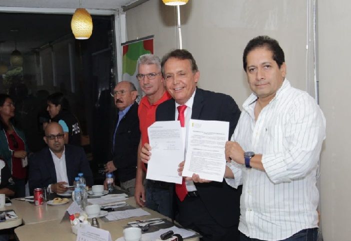 El estado requiere de una cirugía mayor, con un gobernador fuerte y que conozca, aplicando orden… Morelos no está para improvisados ni corruptos. Las elecciones se están pervirtiendo, hay un candidato que está haciendo derroche de recursos y otro que es señalado por los vínculos con la delincuencia organizada y no dice nada, sólo violenta a sus contendientes a la gubernatura; pero nosotros no estamos en eso, nosotros traemos propuesta
