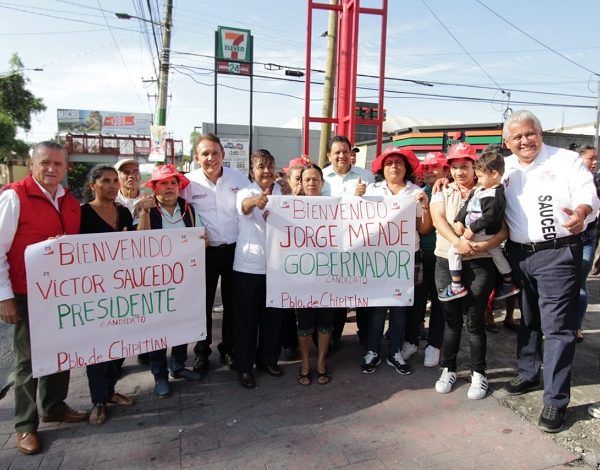 Al caminar por la colonia Chipitlán en la capital morelense, acompañado por los candidatos a la alcaldía, Víctor Saucedo Perdomo y a la diputación local por el segundo Distrito, Víctor Hugo Manzo Godínez; sus vecinos desde hace 35 años, lo recibieron con afecto y le expusieron su disgusto por el problema de la inseguridad que los daña en su persona, sus bienes y negocios