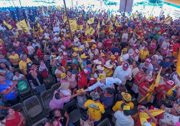 Quiero pedirles que me den su voto, no los voy a defraudar. Trabajaré con la gente de mi estado, trabajaré con ustedes que quieren una mejor condición de vida para sus familias, por eso en Morelos sólo tenemos una opción y es que nos vaya mejor, por eso hay que salir a votar por el PRD y el PSD