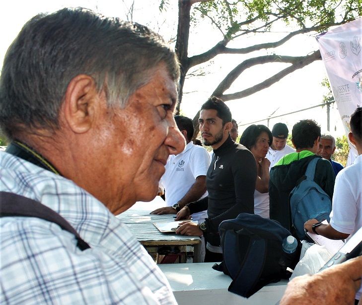 Roger Chávez con sus líneas y fotografías ha dejado huella en diferentes competencias locales, nacionales e internacionales, ha tenido responsabilidades en la dirigencia del periodismo estatal y nacional; y hoy se le rinde tributo por destacada trayectoria, siempre con el profesionalismo, humildad y sencillez que se le ha caracterizado por siempre