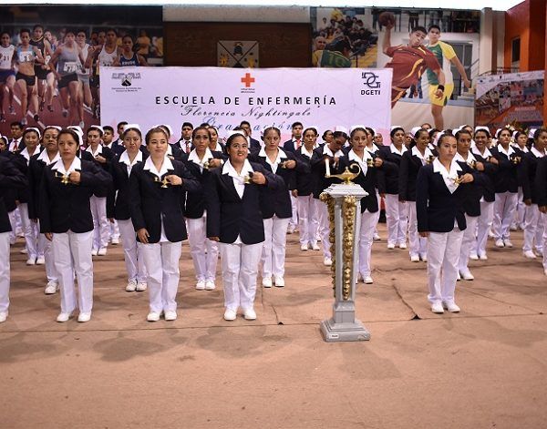 La doctora Patricia Mora González, secretaria de Salud de Morelos, fungió como Madrina de Generación, en una ceremonia que fue presidida por autoridades de Cruz Roja Mexicana, Delegación Morelos