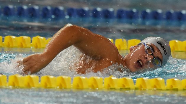 Ricardo Vargas, de Morelos, se convirtió en el primer medallista de oro en una prueba individual de natación para el equipo tricolor presente en Barranquilla, al frenar el crono en 15:18.33 minutos, con amplia ventaja sobre su más cercano rival, el salvadoreño Alberto Acosta, plata con 15:31.36 –y quien poseía el título y récord centroamericano de 15:22.43 fechado hace cuatro años en la edición de Veracruz- y del colombiano Rafael Dávila, bronce, con 15:37.10