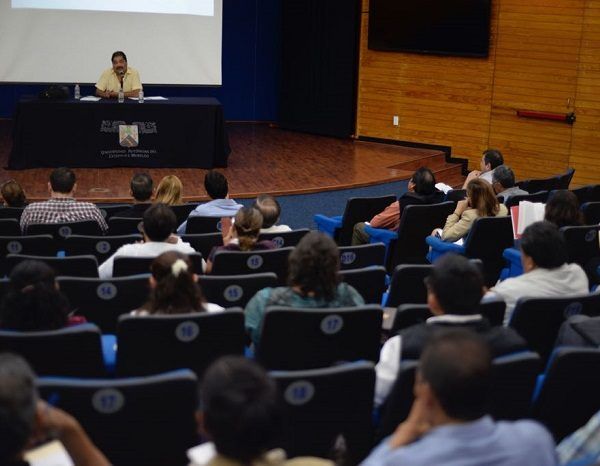 En representación de José Alejandro Jesús Villareal Gasca, Hernández López expresó que quienes ocuparán cargos como el de tesorero municipal deben conocer qué es la hacienda municipal, cómo se integra y en qué consiste la gestión estratégica de los recursos públicos