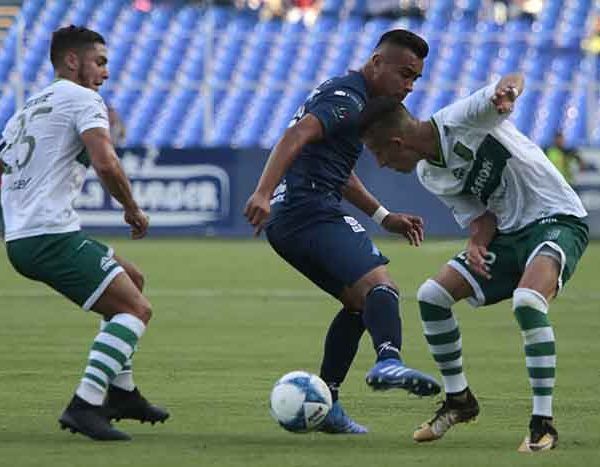 Partido muy equilibrado en los primeros 45 minutos del encuentro, el medio campo fue muy transitado por parte de las dos escuadras, el equipo cajetero apostó por los disparos de larga distancia, el arquero del Club Atlético Zacatepec estaba al tanto bajo sus tres postes