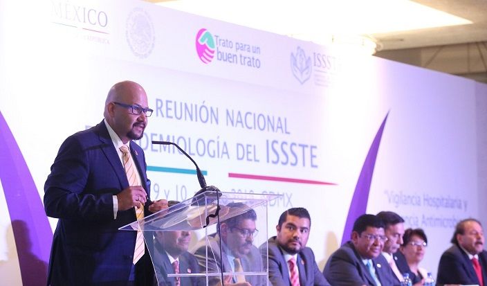 La inauguración estuvo a cargo del Director Médico del Instituto, Jorge Guerrero Aguirre, en representación del Director General, Florentino Castro López, quien destacó que con el lema “Combatamos Juntos la Resistencia Antimicrobiana Fortaleciendo la Vigilancia Epidemiológica y Sanitaria”, la reunión cumplió con el objetivo de definir acciones concretas de vigilancia epidemiológica apoyadas por la autoridad en clínicas, hospitales y delegaciones para cumplir los protocolos de la norma nacional y garantizar mejores condiciones de los servicios de salud que se brindan a 13 millones de derechohabientes en el país