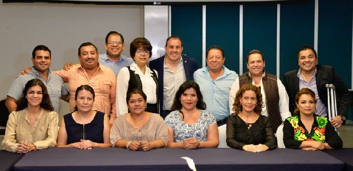 Manifestó su beneplácito porque los próximos legisladores locales han mostrado su disposición para lograr acuerdos importantes y que la sociedad morelense observe que están trabajando para sacar adelante al estado