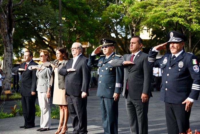 Desde la Plaza de Armas “General Emiliano Zapata”, a nombre del Gobierno del Estado, Ángel Colín López, secretario de Gobierno, convocó a rendir homenaje a los héroes que nos dieron patria y libertad, sirviendo a Morelos y a México con un espíritu patriótico