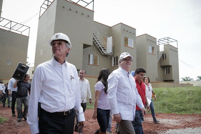 Indicó que por primera vez el Instituto de Crédito para los Trabajadores al Servicio del Gobierno del Estado de Morelos (ICTSGEM) opera con números negros, pues ha superado el déficit financiero que mantenía en 2012; y a la próxima administración del organismo recibirá 694 millones de pesos, que estarán disponibles para los servidores públicos