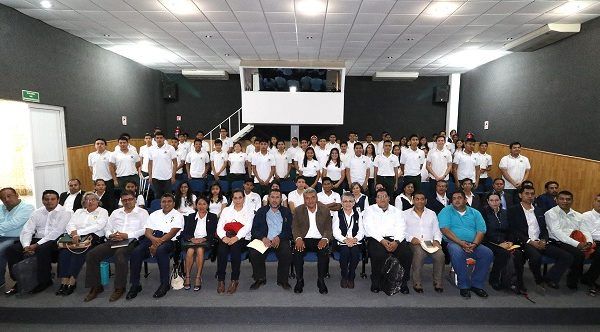 Explicó que estos 63 estudiantes obtuvieron los mejores resultados en las eliminatorias realizadas en las tres regiones donde se ubican las unidades académicas del Cobaem, de acuerdo al cómputo realizado por la asociación civil C-Cúbica, responsable de la evaluación