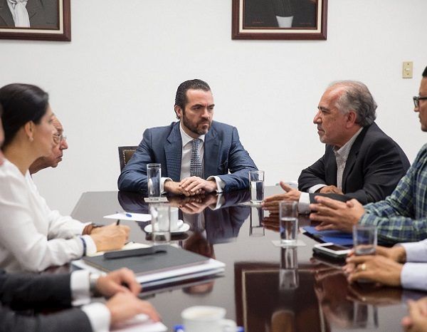 Los representantes del gobierno de Cuauhtémoc Blanco Bravo, refrendaron el compromiso con la educación y el desarrollo de la comunidad universitaria como una prioridad, por lo que se establecerán los canales necesarios para fortalecer a la UAEM