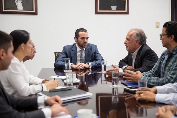 Los representantes del gobierno de Cuauhtémoc Blanco Bravo, refrendaron el compromiso con la educación y el desarrollo de la comunidad universitaria como una prioridad, por lo que se establecerán los canales necesarios para fortalecer a la UAEM