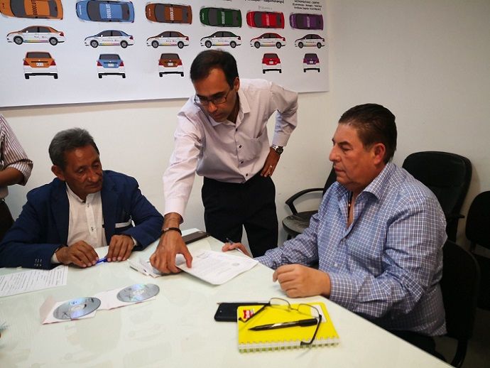 El secretario realizó un recorrido por cada área de la dependencia para conocer la operatividad de la misma e identificar al personal que ahora será dirigido por él