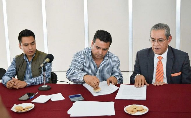 La solicitud señala como causales, la afectación grave a la Máxima Casa de Estudios por la retención indebida de recursos económicos, lo que generó una la violación a derechos humanos, de 40 mil estudiantes y seis mil trabajadores