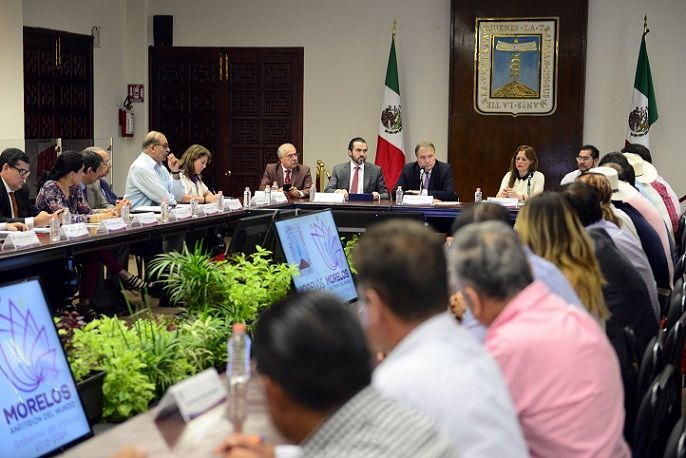 Expresó que de esta manera, los alcaldes serán recibidos por los titulares de las diferentes Secretarías para atender cualquier situación que pueda presentarse en sus municipios