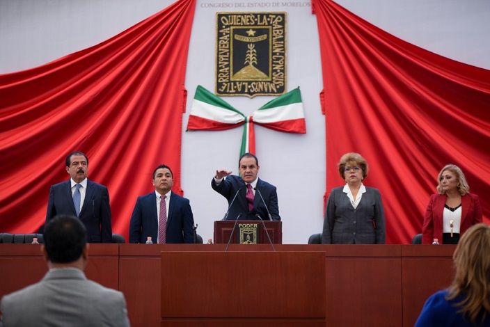 acudieron en representación del presidente Enrique Peña Nieto, el secretario de Desarrollo Social, Eviel Pérez Magaña, y Andrés Manuel López Obrador, la Ministra Olga Sánchez Cordero, próxima secretaria de Gobernación