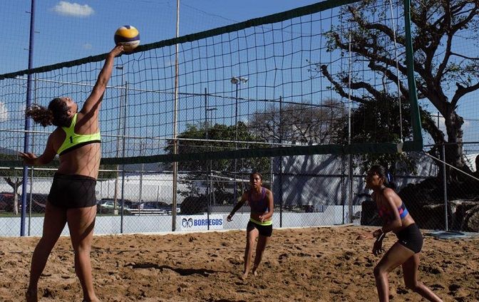 Partidos que auguran de nueva cuenta muchas emociones frente a la red, en la que además se espera un buen clima para que las diferentes duplas den su máximo esfuerzo sobre la arena al sur de la entidad en la que cada uno de estos equipos contendientes busquen el triunfo en la cancha