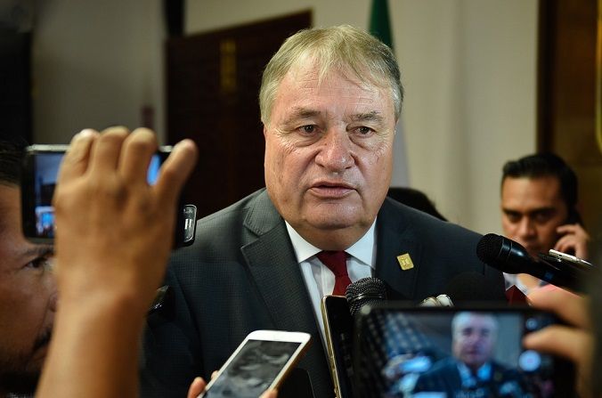 Agregó que la actual administración del Gobierno Federal, que concluye funciones este 30 de noviembre, no ha cumplido con su parte, por lo que una vez que inicie la gestión de Andrés Manuel López Obrador se va a gestionar una reunión de las autoridades universitarias con las secretarías de Educación Pública y de Hacienda y Crédito Público