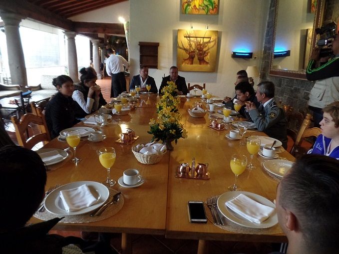 Osiris Pasos Herrera, director general del INDEM, y Germán Villa, director Administrativo, reconocieron a deportistas, una organización deportiva y dos promotores, quienes entregaron las medallas