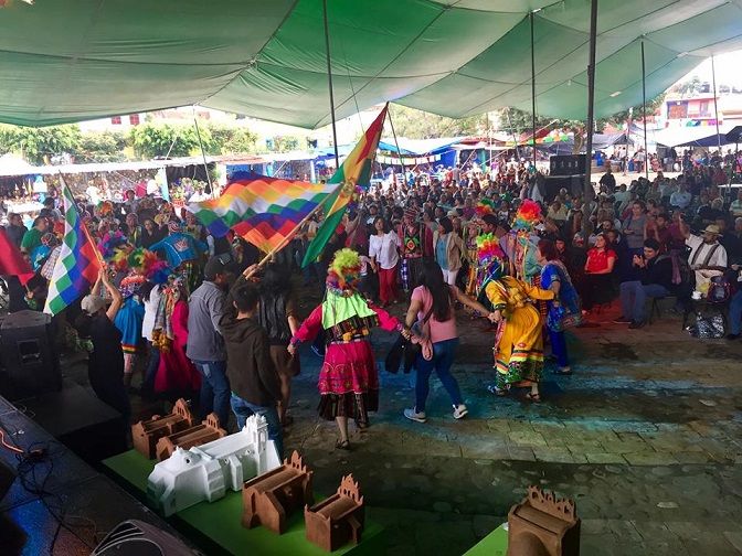 Inauguración que contó con la presencia del embajador de Bolivia en México, José Crespo Fernández, la titular de la Secretaría de Turismo y Cultura de Morelos, Margarita González; y el presidente de Tlayacapan, Jairzinho Saldaña Casales