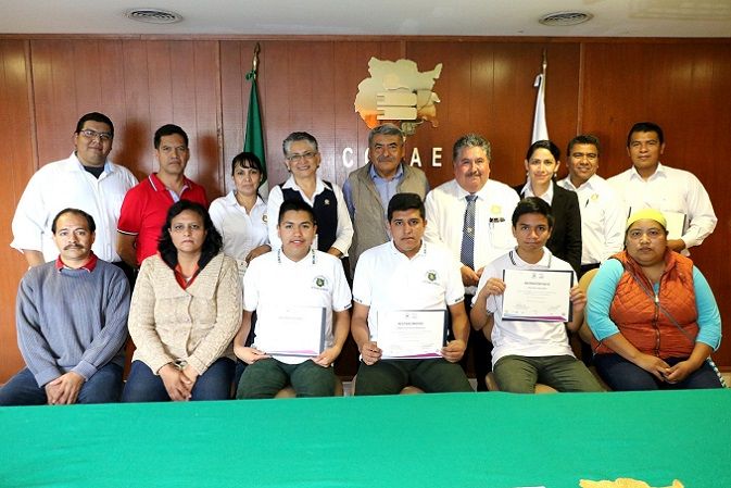 En el segundo lugar se ubicó Jaime Jaimes Díaz, del Plantel 03 Oacalco, y el tercero lugar, Eduardo Uribe López, del Plantel 02 Jiutepec, informó el director general, Víctor Reymundo Nájera Medina